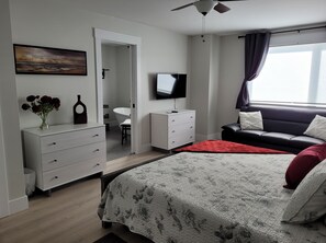 3 slaapkamers, een strijkplank/strijkijzer, wifi, beddengoed