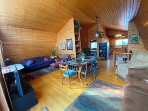 Smart TV, DVD player, books, music library - Private Riverfront Retreat Near Lake of the Woods. Sleeps 10+ (Warroad)