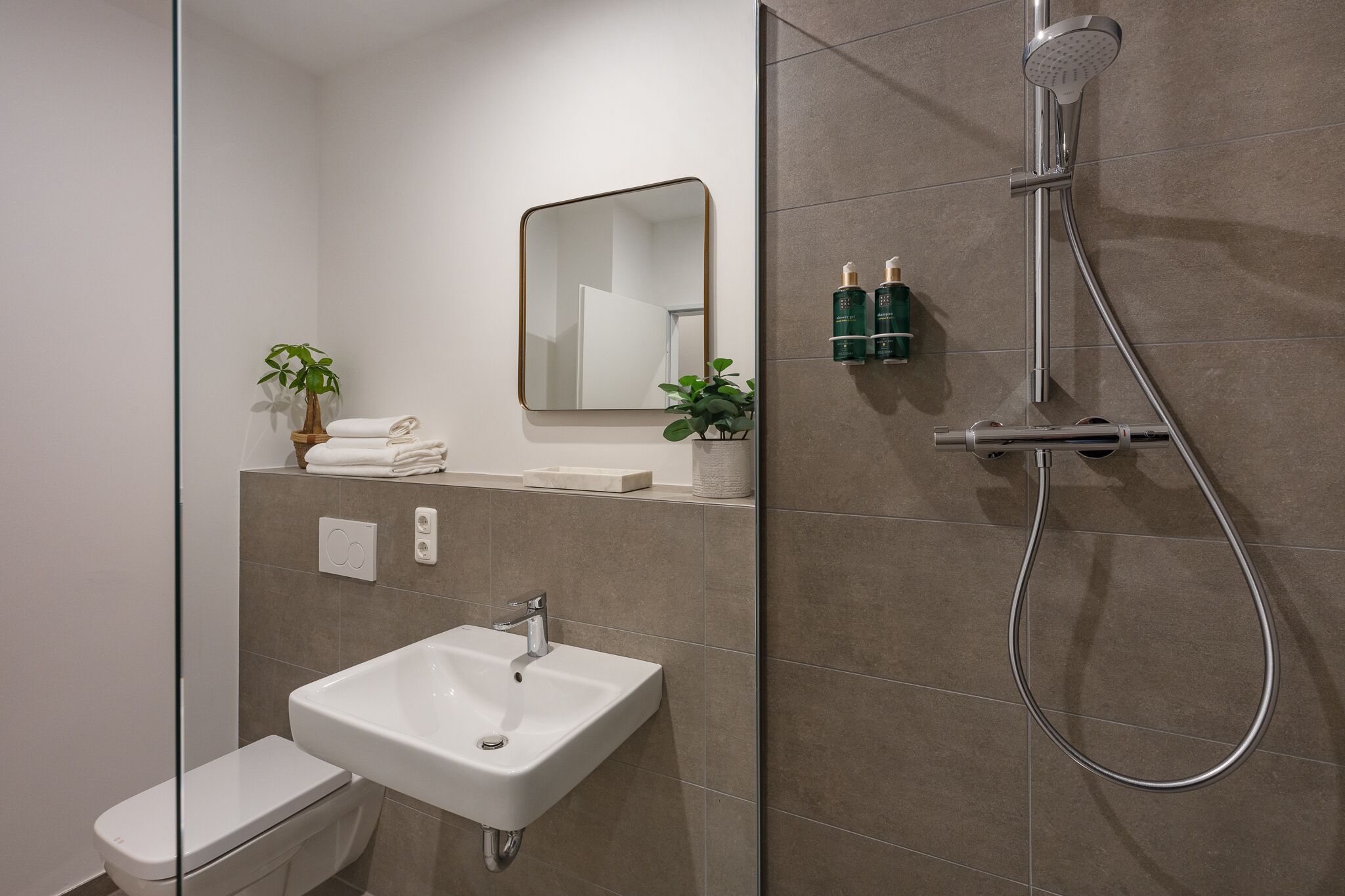 Dusche, Designer-Toilettenartikel, Haartrockner