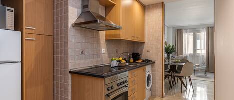 Fridge, microwave, oven, coffee/tea maker