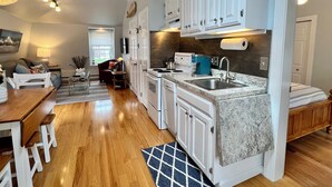 Private kitchen - The Ogunquit Getaway - 177 Shore Road (Ogunquit)