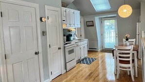 Private kitchen - The Ogunquit Getaway - 177 Shore Road (Ogunquit)