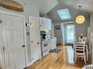 Fridge, coffee/tea maker