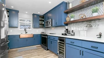 Fridge, microwave, dishwasher, coffee/tea maker