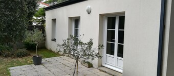 Studio Indépendant Dans un Environnement de Pins à 800m de la Plage au Calme
