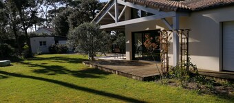 Studio Indépendant Dans un Environnement de Pins à 800m de la Plage au Calme
