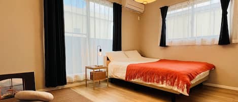 4 多间卧室、办公桌、熨斗/熨衣板、旅行婴儿床