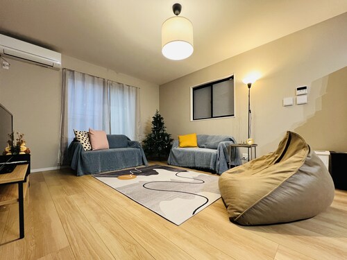 Direct access to Osaka Kansai Airport,5 minutes by train from Nanba 