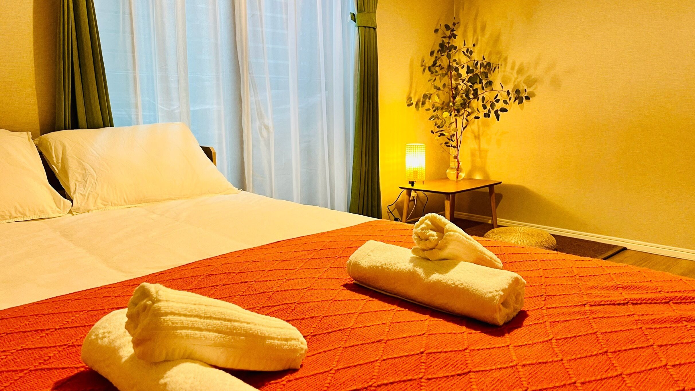 4 bedrooms, desk, iron/ironing board, travel crib