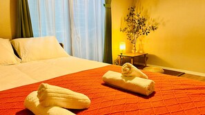 4 室のベッドルーム、デスク、アイロン / アイロン台、旅行用ベビーベッド