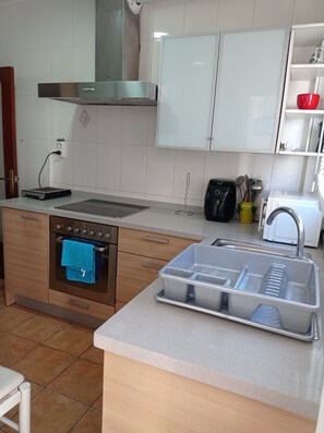 Fridge, microwave, oven, coffee/tea maker