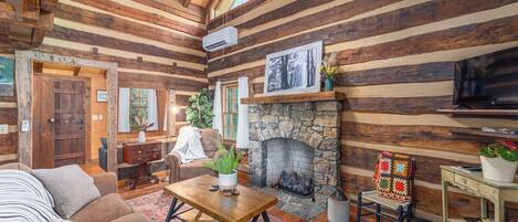 Téléviseur connecté, foyer, lecteur de DVD