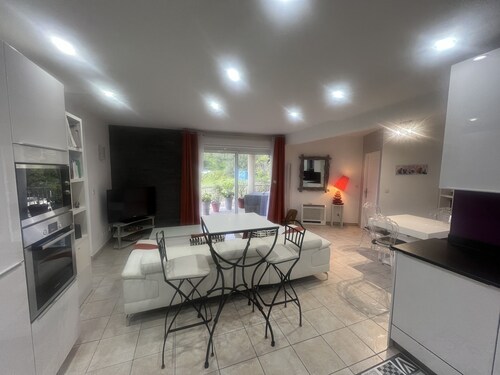 Idéalement placé, proche centre ville et belles plages !