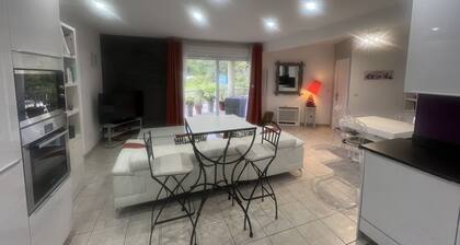 Idéalement placé, proche centre ville et belles plages !