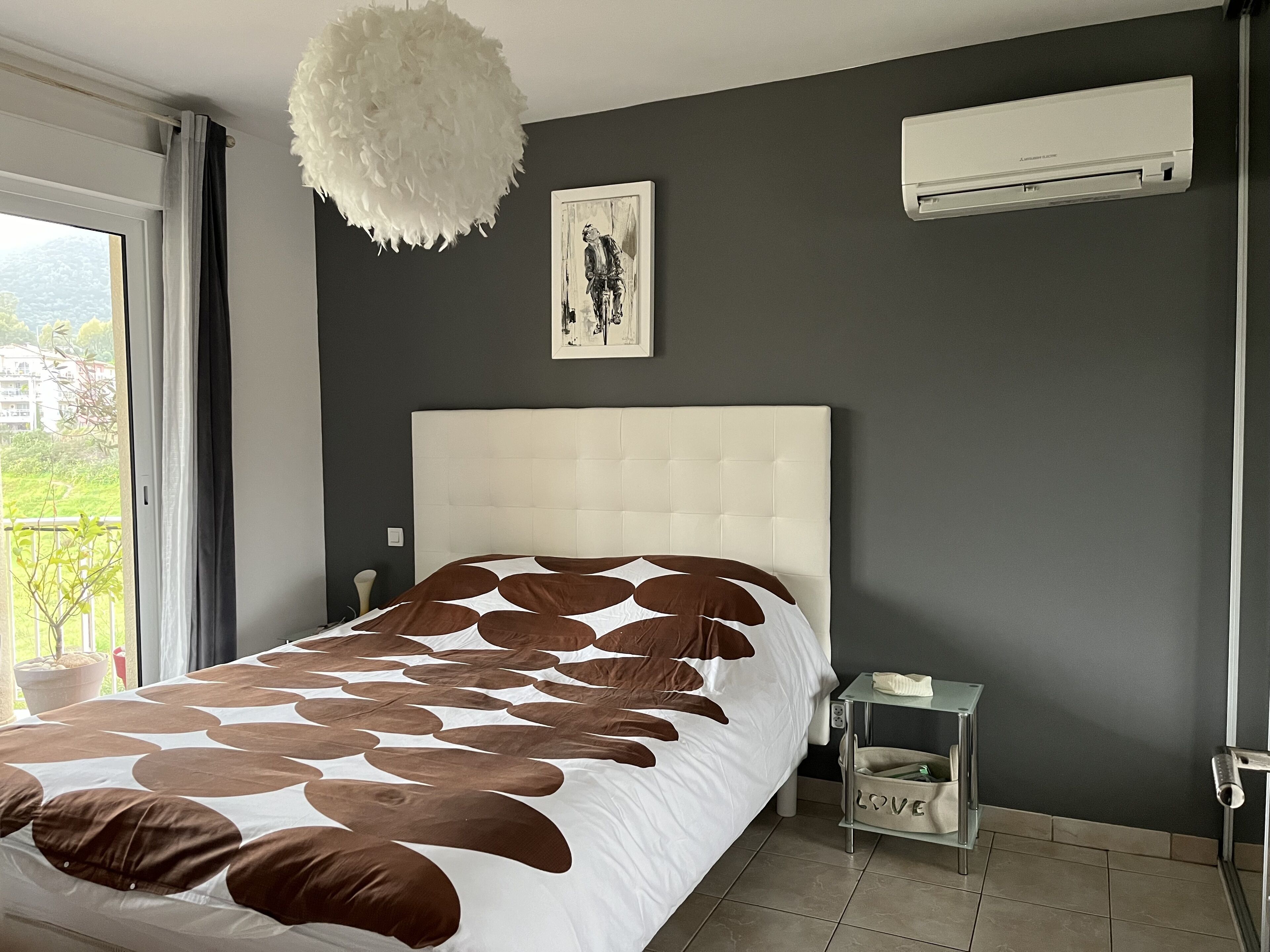 2 slaapkamers, een strijkplank/strijkijzer, gratis wifi, beddengoed