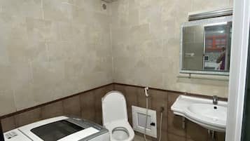 Ducha, cabezal de ducha tipo lluvia, toallas