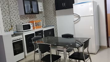 經濟公寓 | 私人廚房 | 大型雪櫃/冰箱、焗爐、廚房用具/餐具/器皿