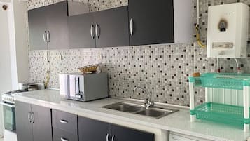 家庭公寓 | 私人廚房 | 大型冰箱、烤箱、鍋具/餐盤/廚房用品