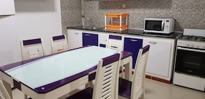 Standard Apartment | Private kitchen | Full-sized fridge, oven, cookware/dishes/utensils - Résidence nadra  (Ain El Turk)