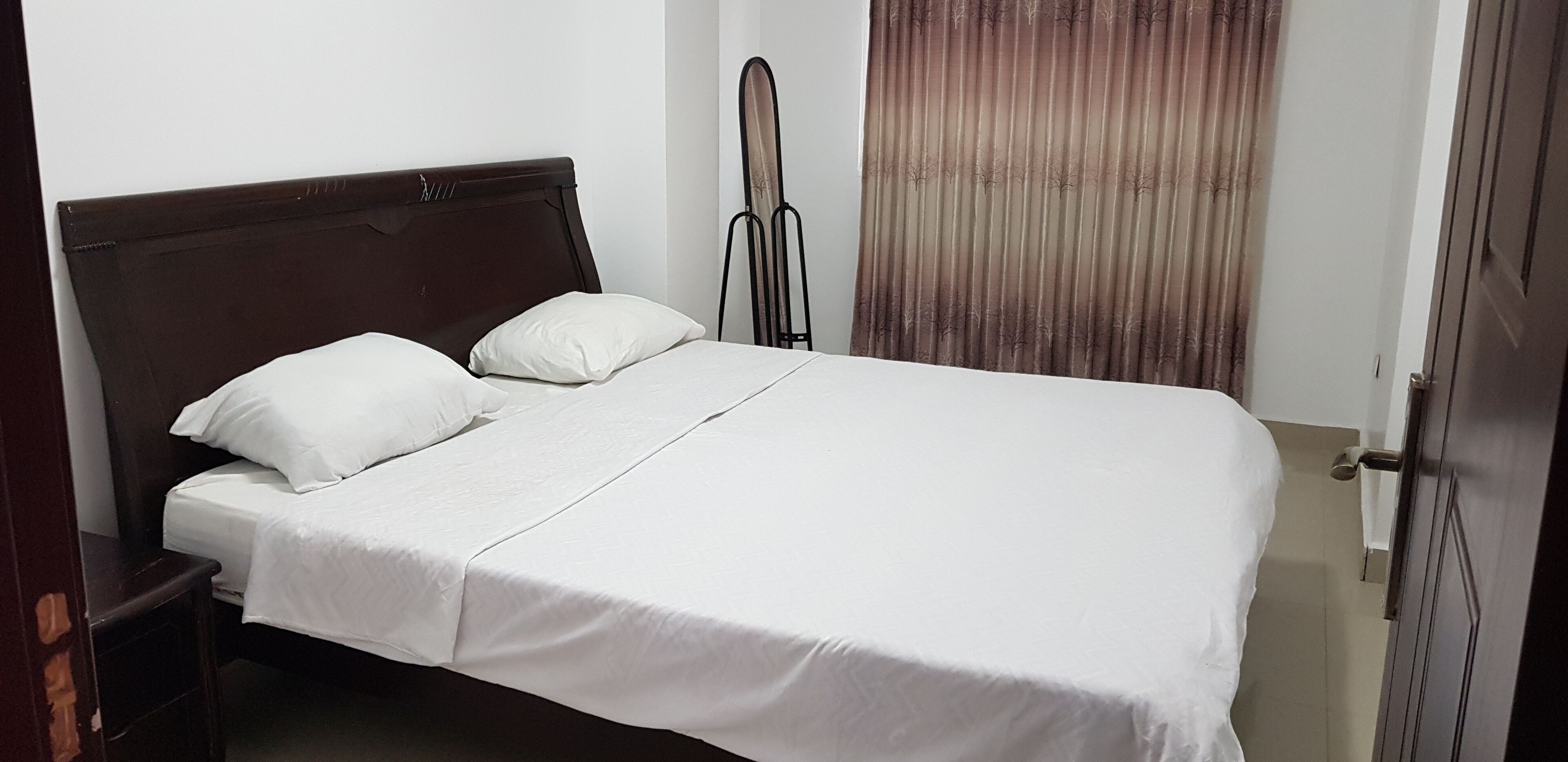 Ropa de cama de alta calidad, sistema de insonorización y wifi gratis 