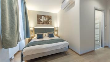 Classic Double Room | In-room safe, individually furnished, desk, laptop workspace