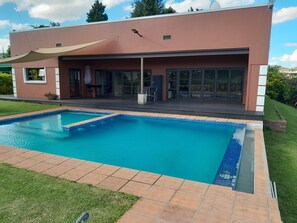 Pool - Peaceful quiet place overlooking beautiful mountain with a lovely garden. (Malkerns)