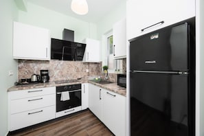 Refrigerador, microondas, horno y lavavajillas