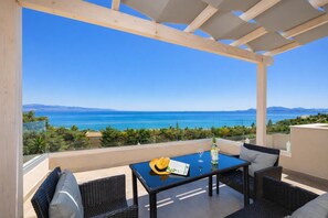 Outdoor dining - Villa Alora - Three Bedroom Villa, Sleeps 6 (Mparmpati)