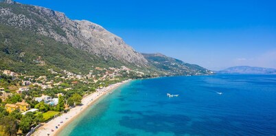 Villa Daisy - Three Bedroom Villa, Sleeps 6