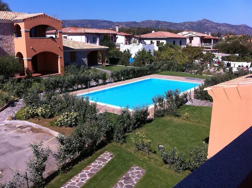 สระว่ายน้ำกลางแจ้งเปิดตามฤดูกาล