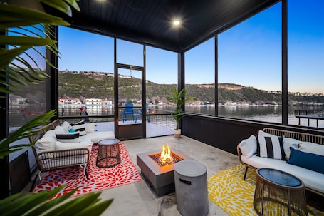 Terrace/patio. ~Villa Bella Vista~ Luxury on Lake Austin