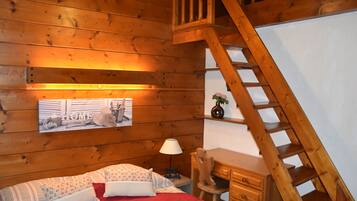 4 bedrooms, desk, iron/ironing board, free WiFi