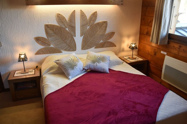 4 bedrooms, desk, iron/ironing board, free WiFi