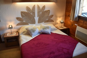 4 bedrooms, desk, iron/ironing board, free WiFi - Typical Savoyard wooden chalet facing Mont Blanc (Saint Gervais)