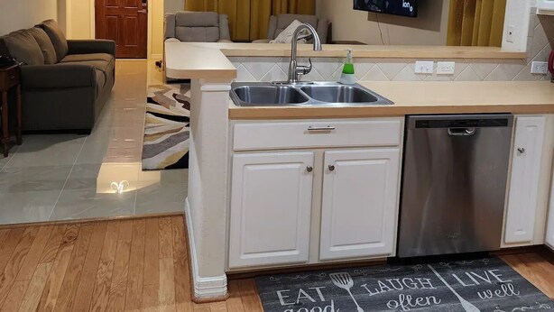 A compact living space with a kitchenette, a dining area, and a living room. - Cozy Glen Abbey retreat-sleeps-6 (Houston)