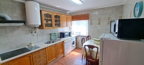 Fridge, microwave, dishwasher, coffee/tea maker - Isabel Dream V, 200m from the train, 5 Km from SINTRA. (Algueirão-Mem Martins)