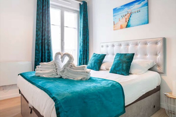 1 dormitorio, tabla de planchar con plancha, wifi y ropa de cama