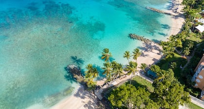 The Crescent at Coral Beach 101 - New condo across from beach