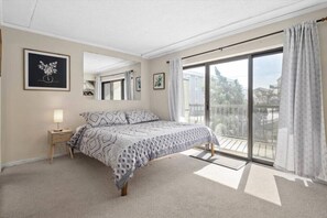 2 slaapkamers, een strijkplank/strijkijzer, gratis wifi, beddengoed