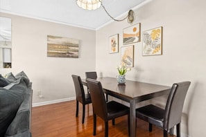 Dining - Oceanside Condo ~ Steps to the beach on 80th St (Ocean City)