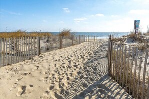 Beach - Steps to the Beach :  Sea Loft 103: (Ocean City)