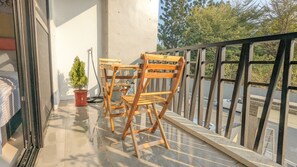 Design Triple Room | Terrace/patio - Yun He Homestay (Huwei)