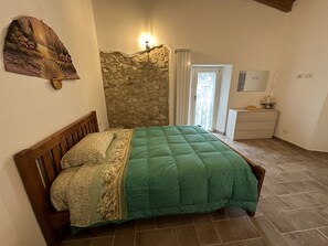 2 bedrooms, WiFi, bed sheets - House l'Archetto among ancient chestnut trees and the sea Prossedi (LT) (Prossedi)