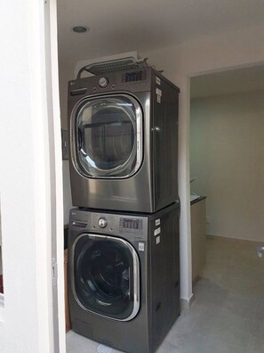 Interior - Depa en planta baja en el Corazón de Tlaquepaque

 (San Pedro Tlaquepaque)