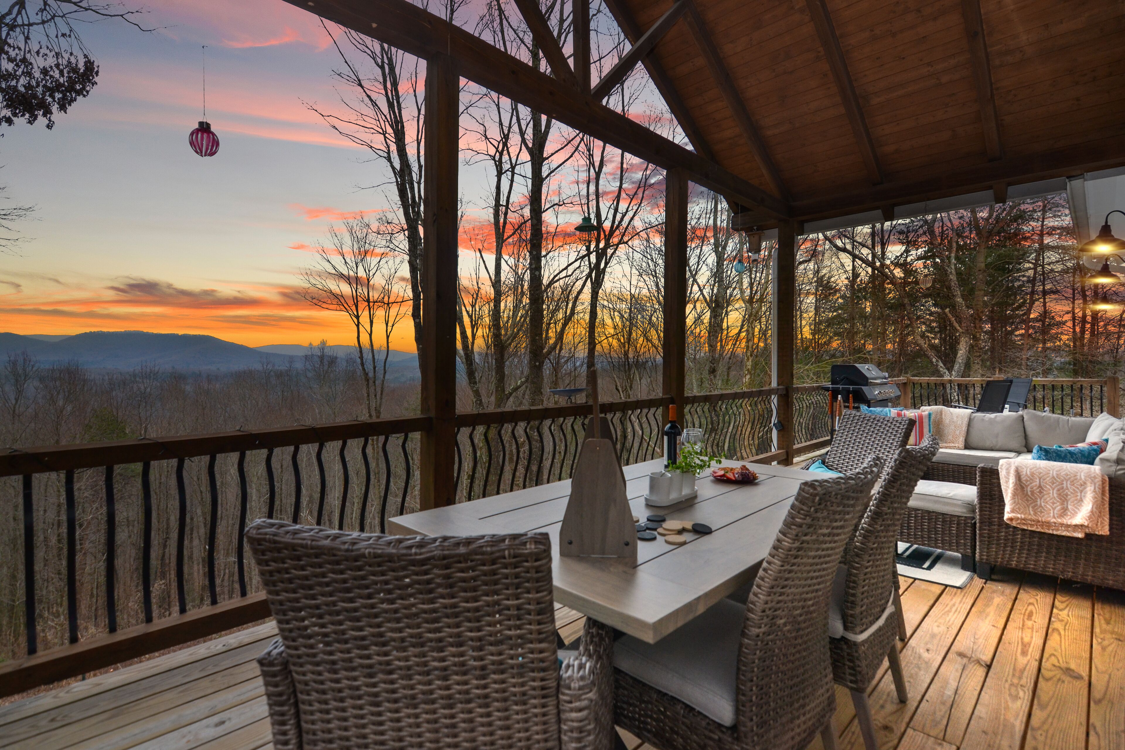 Sweet View Retreat! Mountain View! Fireplace, Hot tub, Game room, & Fireplace