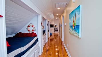 3 habitaciones, tabla de planchar con plancha, wifi y ropa de cama