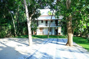 Mặt tiền nơi lưu trú