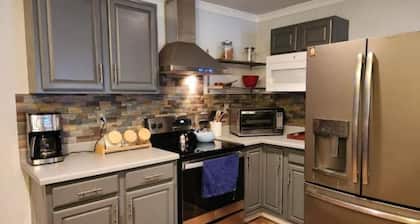 Family Friendly Shasta Home with Hot Tub