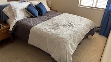 3 bedrooms, travel crib, WiFi, bed sheets