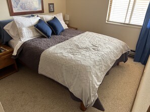 3 bedrooms, travel cot, WiFi, bed sheets